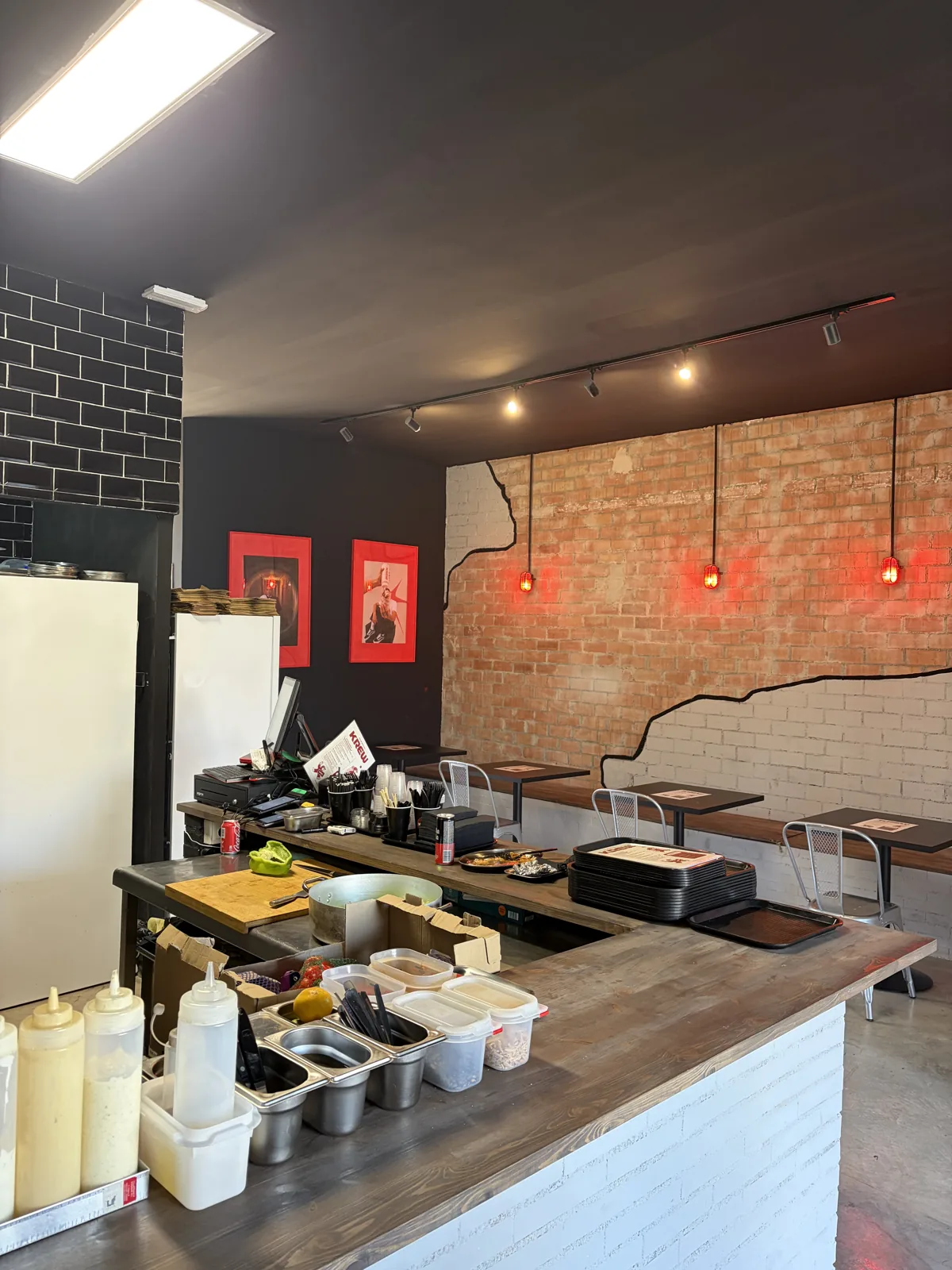 Barra de trabajo de la cocina de KREW